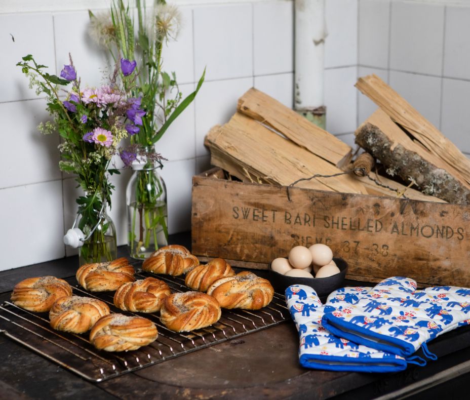 New baked cinnamon buns on stove, Moz mittens.