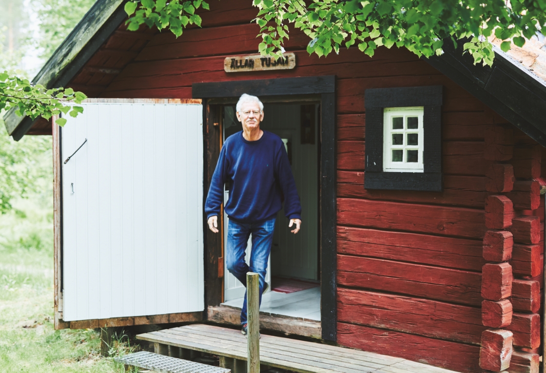 Anders walking out of his cottage