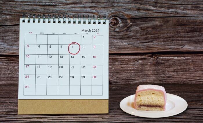Calendar and a piece of pink cake